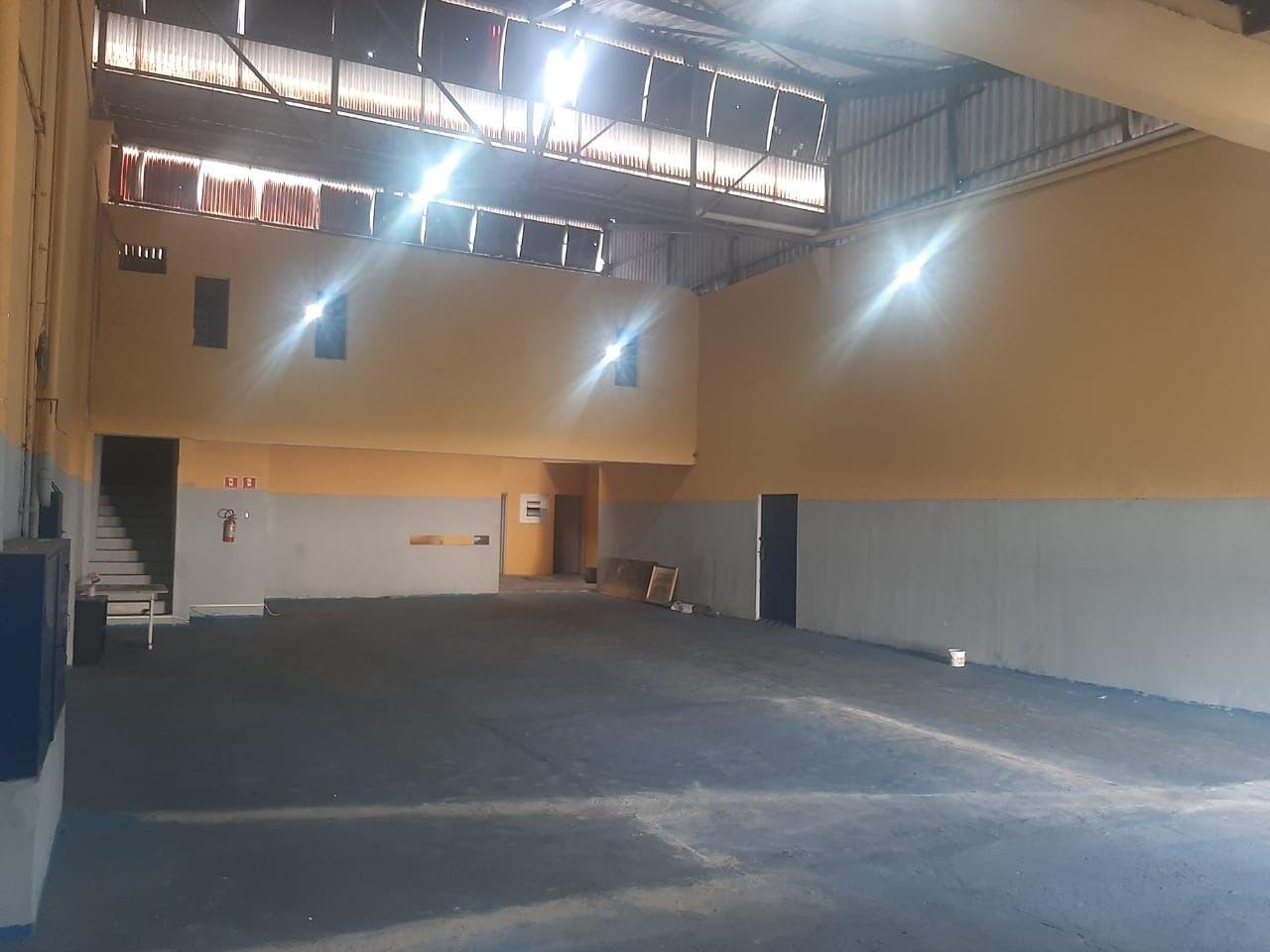 Depósito-Galpão-Armazém para alugar, 400m² - Foto 1