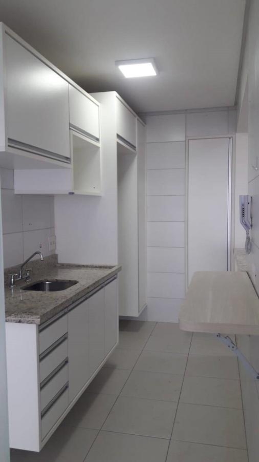 Apartamento para alugar com 2 quartos, 75m² - Foto 2
