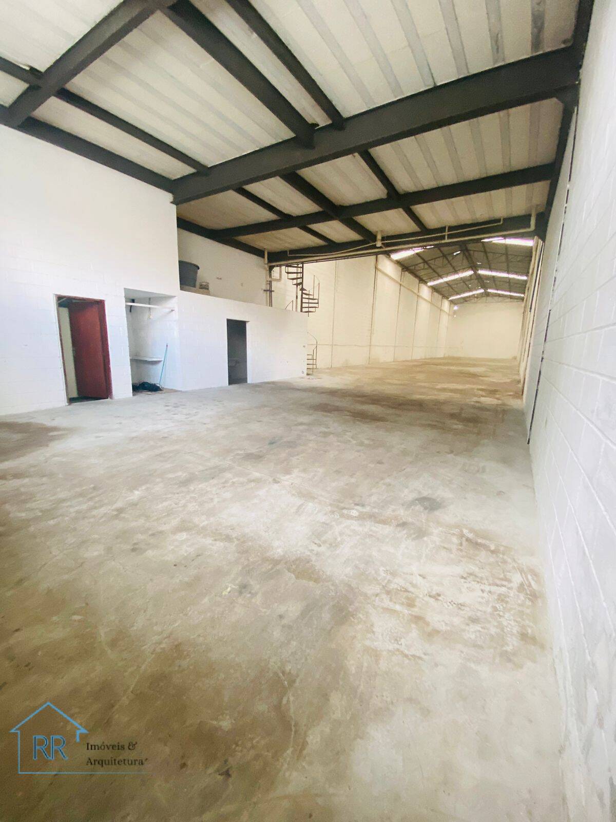 Depósito-Galpão-Armazém para alugar, 715m² - Foto 1