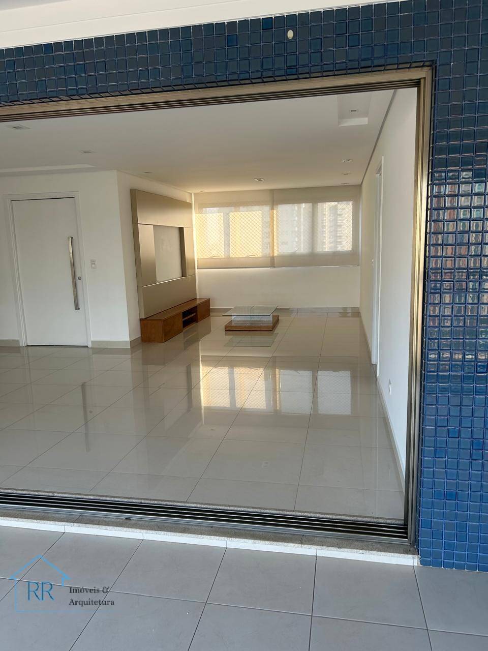 Apartamento para alugar com 4 quartos, 175m² - Foto 2