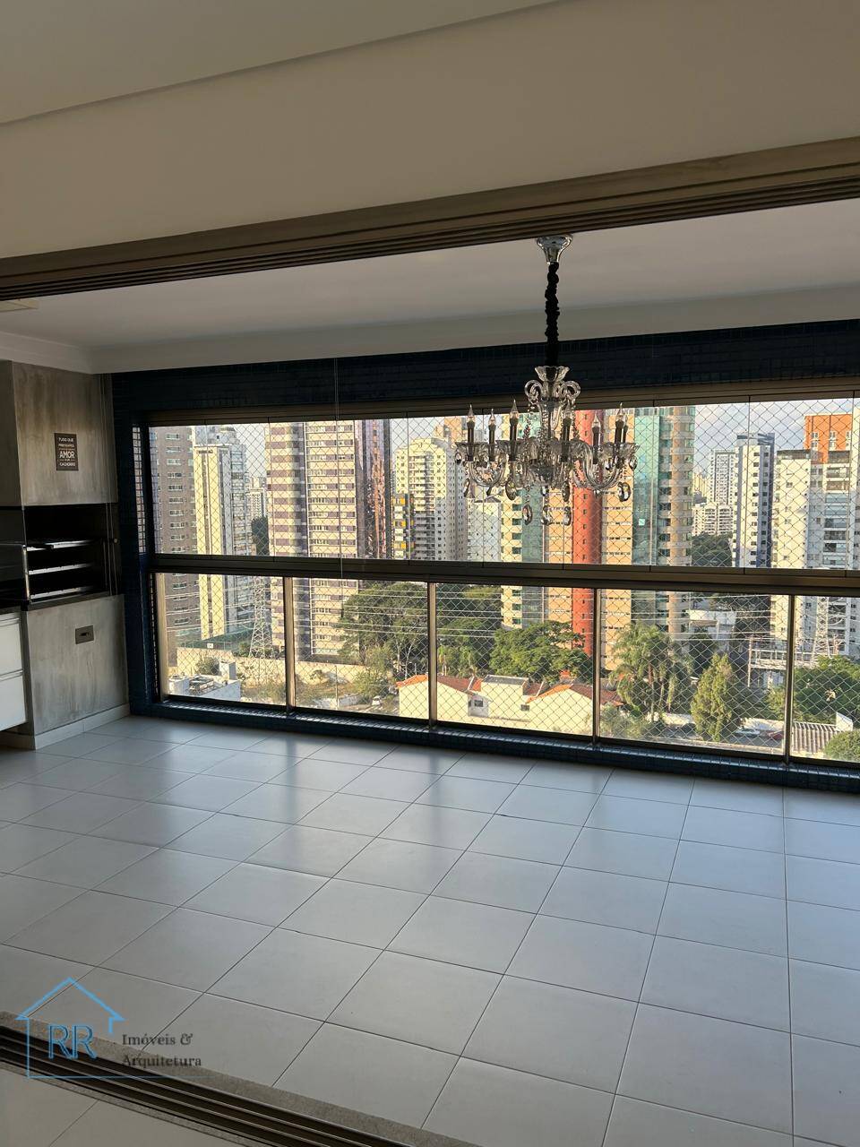 Apartamento para alugar com 4 quartos, 175m² - Foto 1